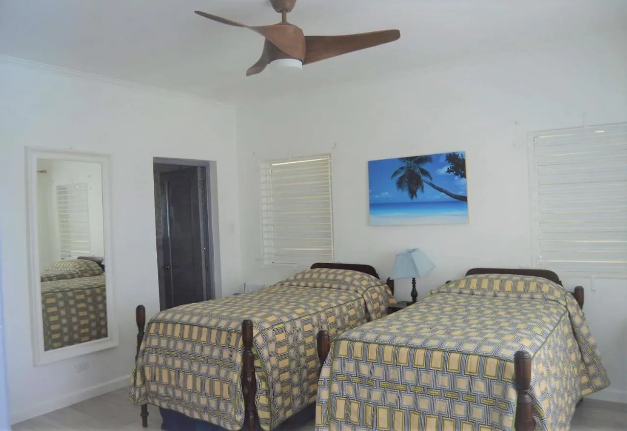 Villa Dianna - Entire Villa, Roof Terrace, Pool, Garden, Sea Views Near Dunn'S River Ocho Rios